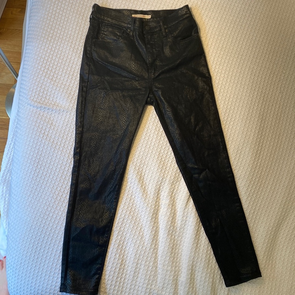 LEVI’S PREMIUM, Mile High Super Skinny pants in black snakeskin, size 28.